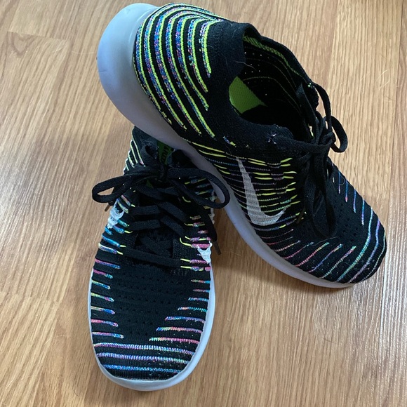 ❤️ Nike Free Fly Knit Sneakers Rainbow Black Size 8 1/2 NWOT - Picture 1 of 9
